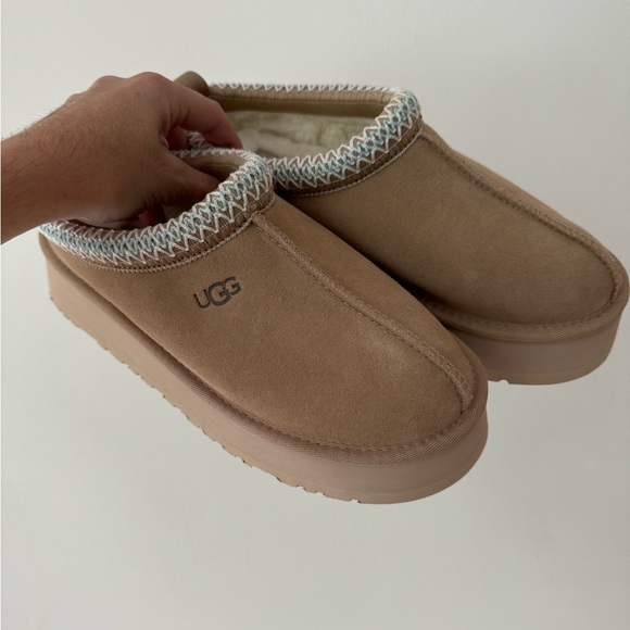 UGG Shoes - UGG TAZZ platform sand